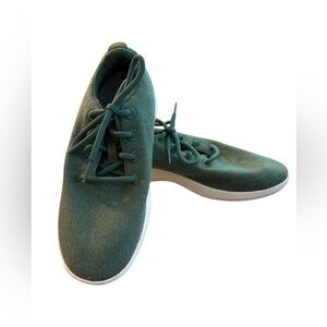 ALLBIRDS Wool Runners Merino Wool sneakers Worn one time. Excellent condition.